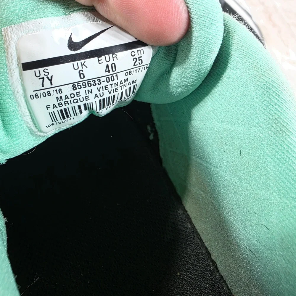 Nike Air Max 90 Black Mint Green Iridescent Oil Slick  859633-001 7Y/8.5W